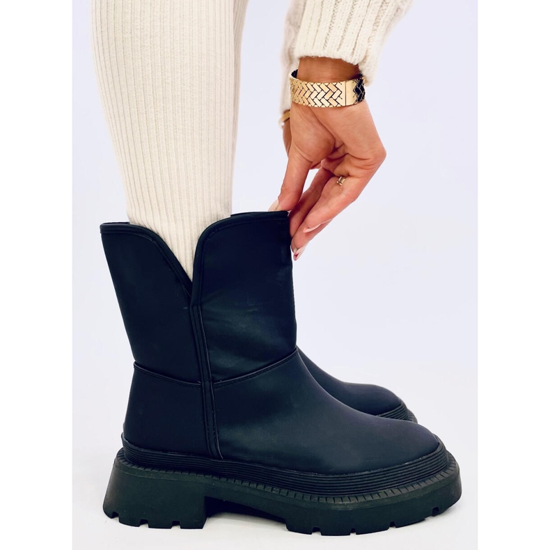 Lizzo Bottes de neige noires 1