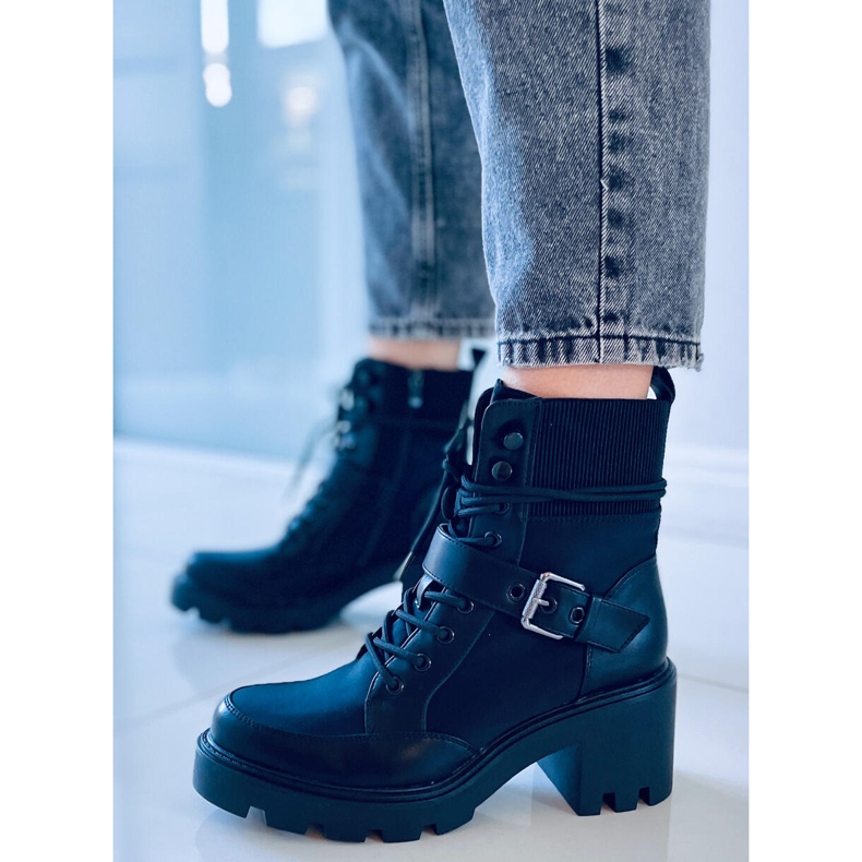 Bottines à talons hauts à lacets noires Brooks 1