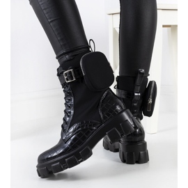 BM Bottes noires avec un sachet d'Adamson le noir 2 BM Bottes noires avec un sachet d'Adamson le noir 2