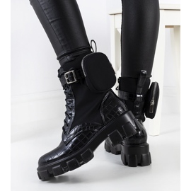 BM Bottes noires avec un sachet d'Adamson le noir 2