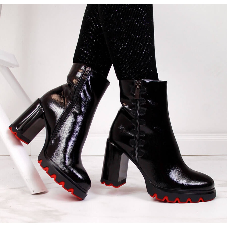 Bottes femme Filippo noires sur le poteau 1