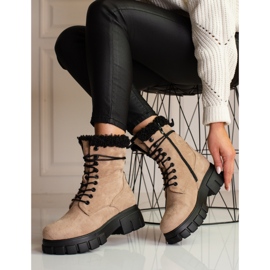 Shelovet femme isolé, beige 1