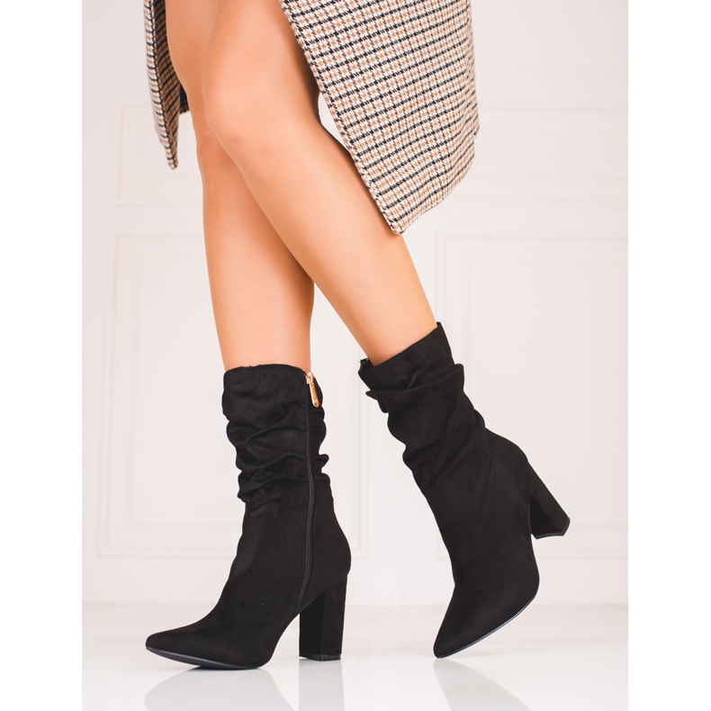 Bottes noires pour femmes sur un poteau avec une tige Shelovet froissée 1