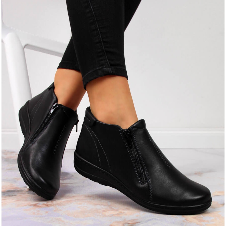 Bottes confortables en cuir noir Helios 642 1