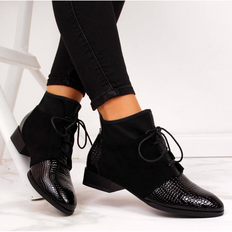 Bottes pour femmes isolées peau de serpent noir Filippo 1