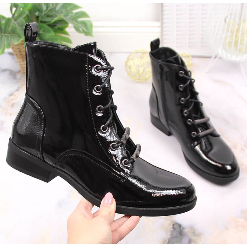 S.Barski Bottes à talon plat laquées et isolées pour femme par S. Bararski le noir 1