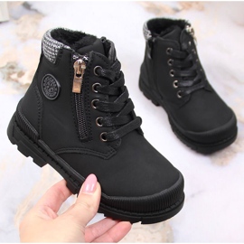 Bottes enfant isolées NEWS noires 1