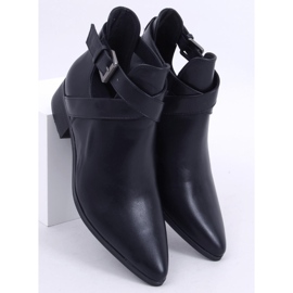 PA1 Bottes noires Hewitt découpées 2