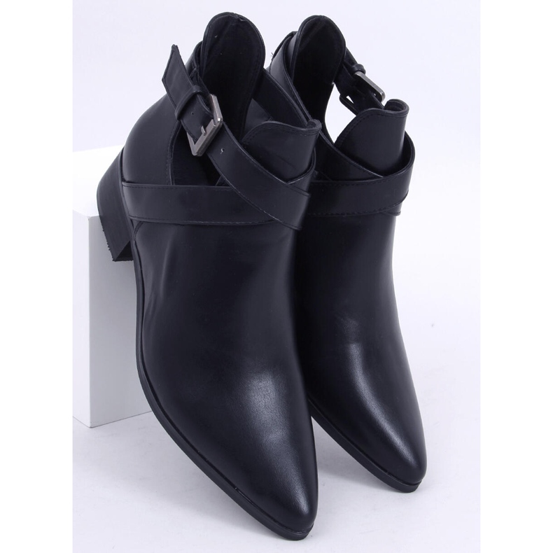 PA1 Bottes noires Hewitt découpées 2