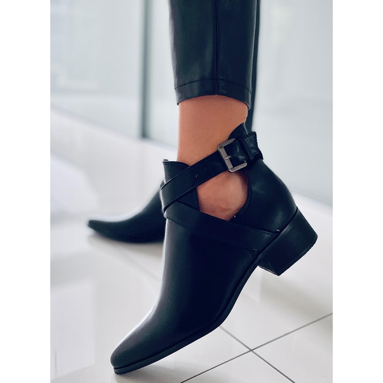 PA1 Bottes noires Hewitt découpées 1