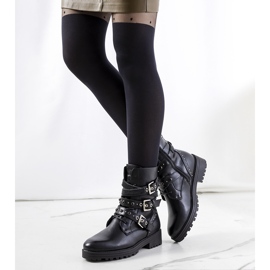 Bottes noires de Veritas le noir 1