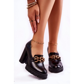 Escarpins En Cuir Sur La Plateforme Et Une Barre Lewski Shoes 3197 Noir 1