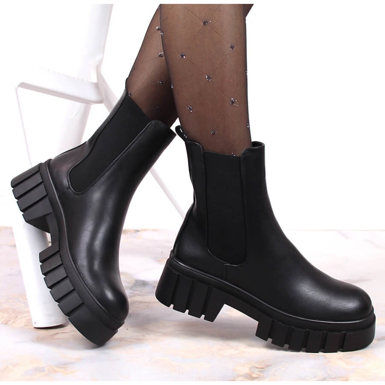 Bottes Chelsea noires pour femmes sur la plate-forme, isolées noires Sergio Leone 1