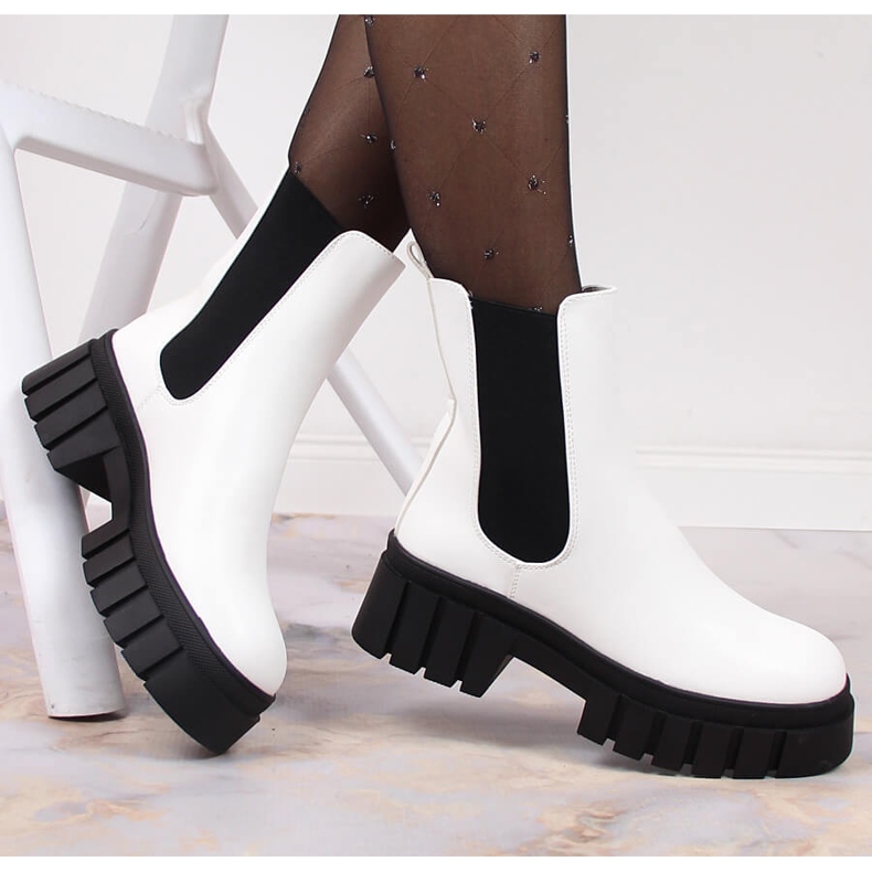 Bottes blanches pour femme avec une plateforme isolée Sergio Leone 1