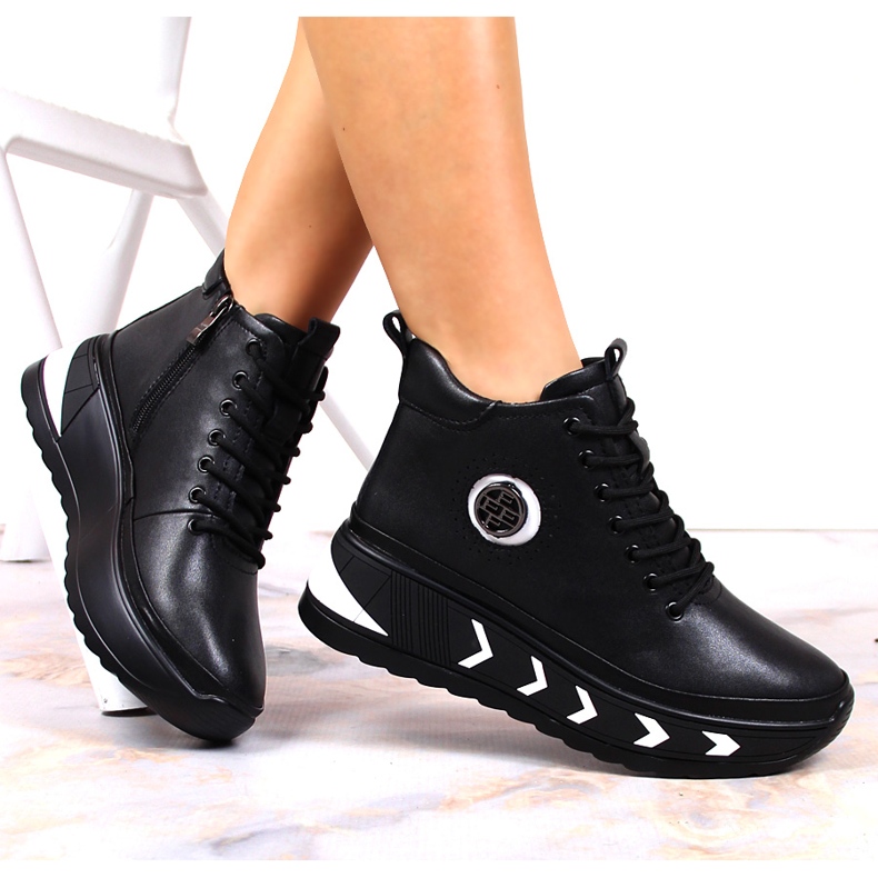 Bottes pour femmes en cuir noir Filippo sur un talon compensé le noir 1