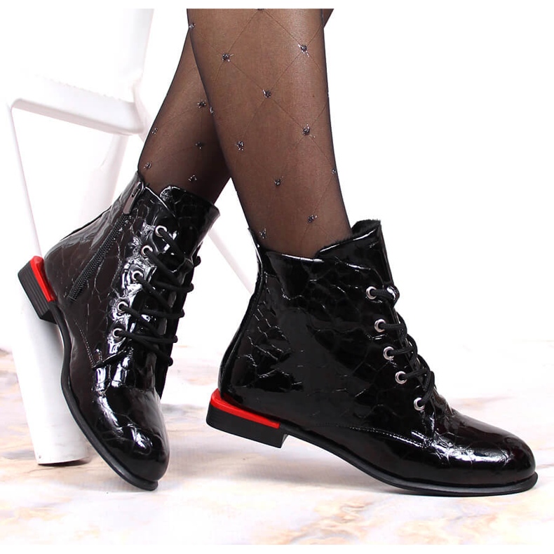 Bottes en cuir, laquées, isolées noires Artiker 1