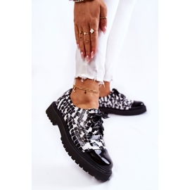 Chaussures à lacets laquées Laura Messi 2441 Noir et Blanc blanche le noir 2 Chaussures à lacets laquées Laura Messi 2441 Noir et Blanc blanche le noir 2