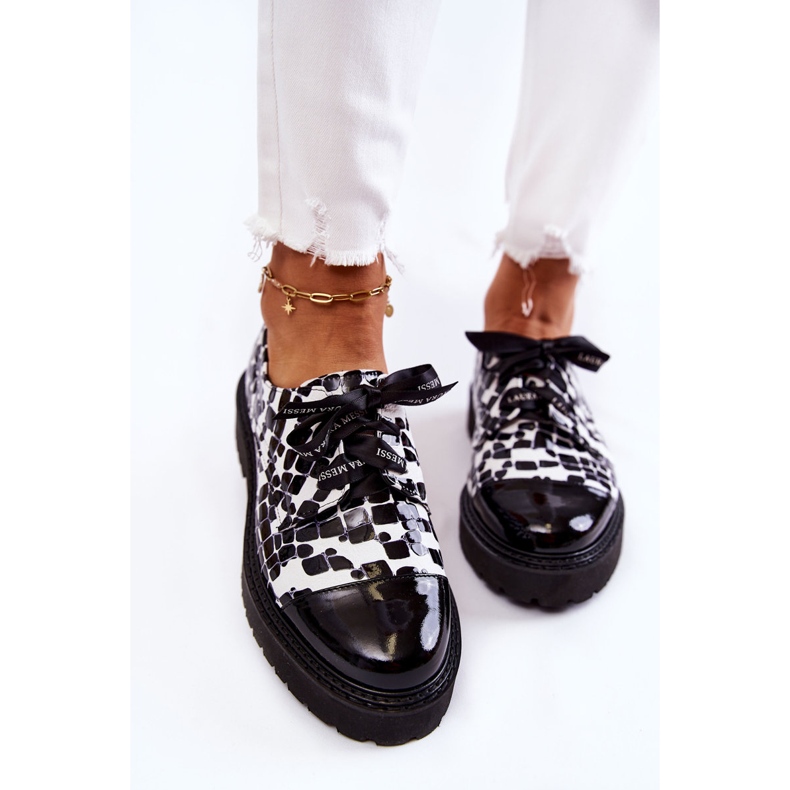 Chaussures à lacets laquées Laura Messi 2441 Noir et Blanc 1