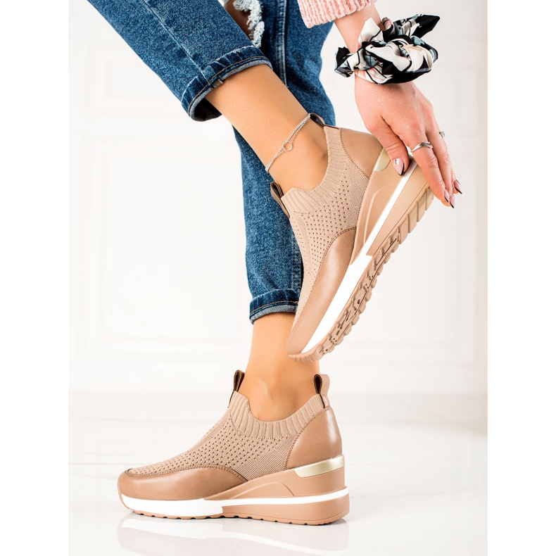 Textile Snakers sur le coin VINCEZA beige 1 Textile Snakers sur le coin VINCEZA beige 1