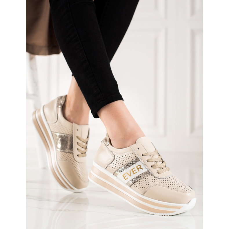 SHELOVET Baskets en cuir beige sur la plateforme Goodin d'or 1