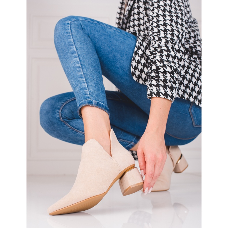 Bottes beiges pour dames avec une coupe Shelovet 1 Bottes beiges pour dames avec une coupe Shelovet 1