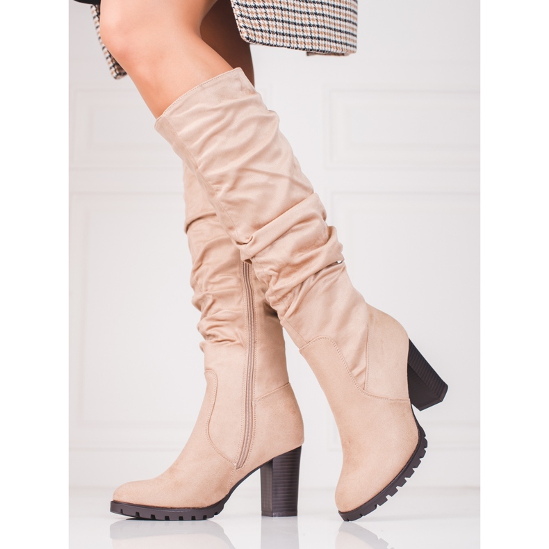 Bottes en daim pour femmes sur un poteau avec une tige Vinceza à volants beige 1