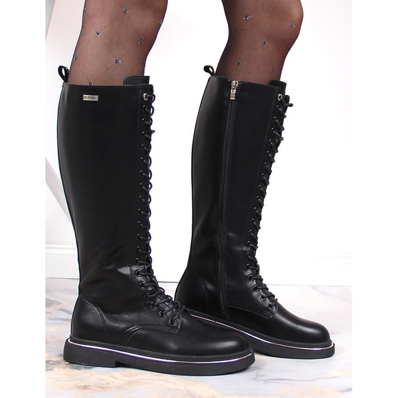 Bottes en cuir pour femmes isolées noires Goe KK2N4046 1