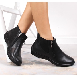 Bottes confortables en cuir pour femmes avec fermetures à glissière Łukbut isolées le noir 1