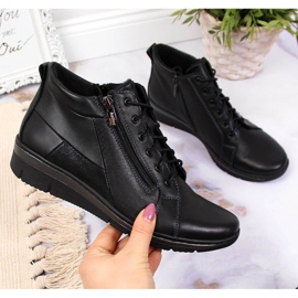Bottes pour femmes en cuir sur un coin noir Helios 567 le noir 1