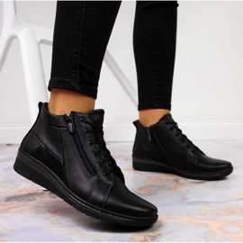 Bottes pour femmes en cuir sur un coin noir Helios 567 le noir 3