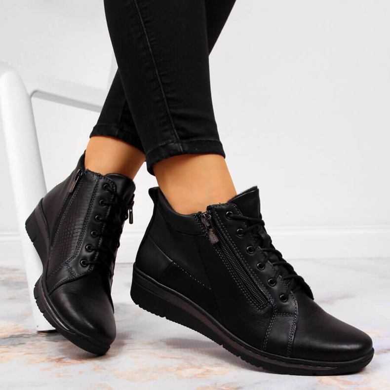 Bottes pour femmes en cuir sur un coin noir Helios 567 2
