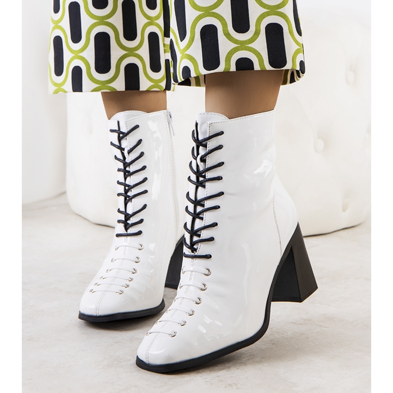 BM Bottes en cuir verni blanc Belisa blanche 1 BM Bottes en cuir verni blanc Belisa blanche 1