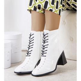 BM Bottes en cuir verni blanc Belisa 2