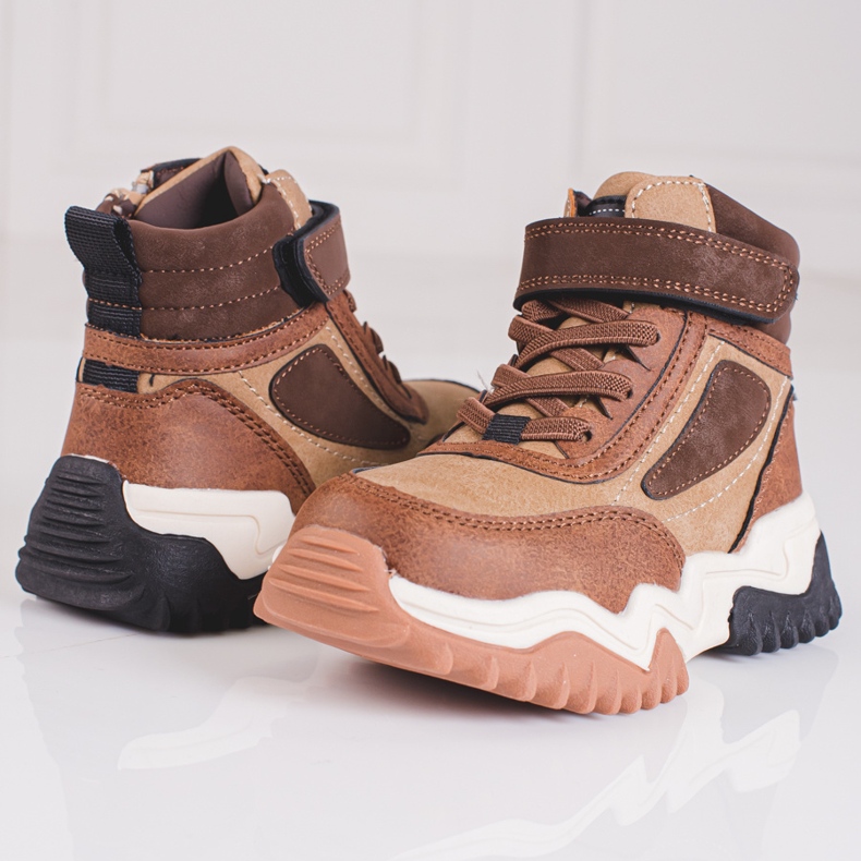 Bottes garçon isolées Shelovet marron brun 2