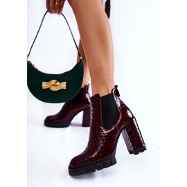 Bottines vernies à motif serpent sur talon bordeaux rouge 2