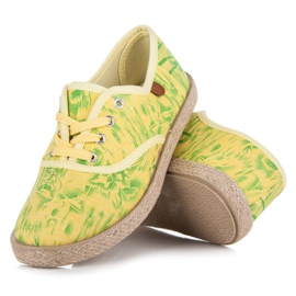 Vices Espadrilles sur la reliure jaune 2