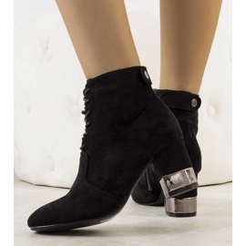 PA1 Bottes noires sur le poteau Verano le noir 1