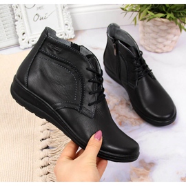 Bottes en cuir noir isolées Helios 612-2 noir 1