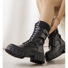 Gare des trappeuses noires 1