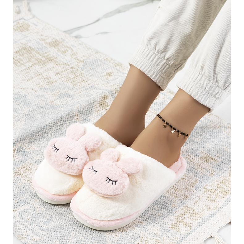 Chaussons roses avec un lapin Lapin blanche 1