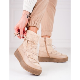 Bottes de neige pour femmes sur la plate-forme beige Shelovet 1