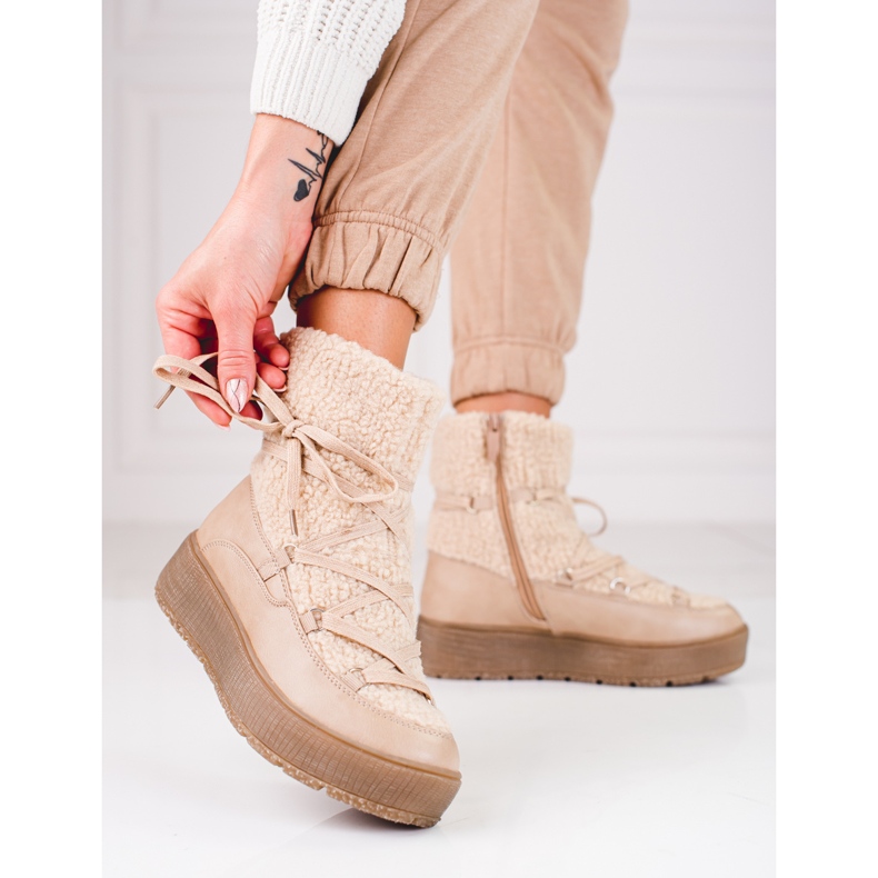Bottes de neige pour femmes sur la plate-forme beige Shelovet 1