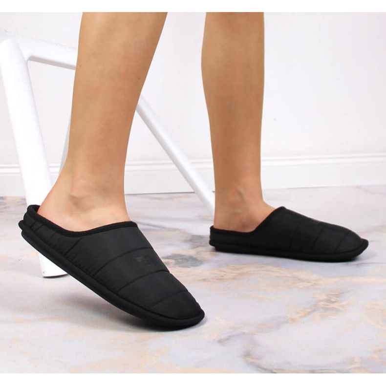 Pantoufles isolées à enfiler Big Star INT1773B noir 2