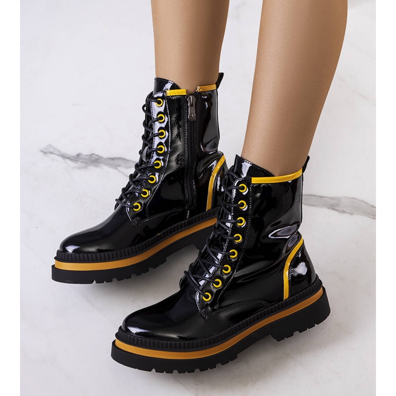 PA1 Bottines Edaline laquées noires jaune 1