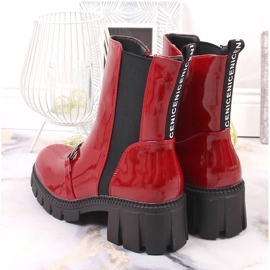 Bottes laquées sur un bloc et une plate-forme avec une chaîne, Potocki rouge chaud 3