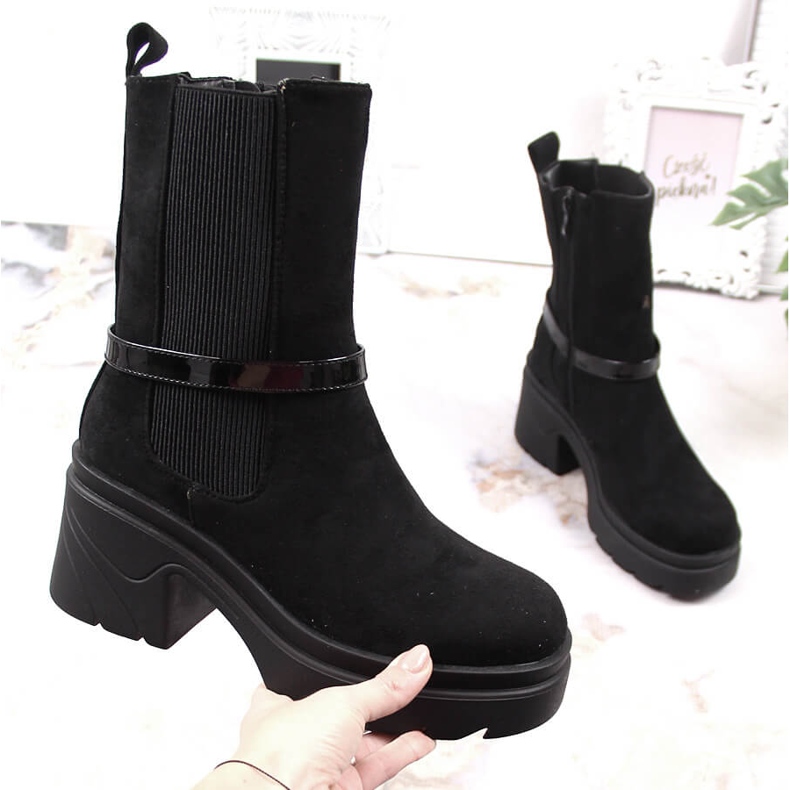 Chelsea boots femme sur le poteau, noir isolé, suède Jezzi 1
