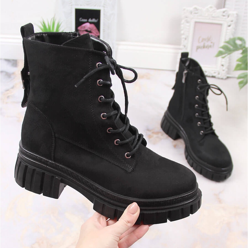 Ouvrières en daim sur une plate-forme isolée noire T.Sokolski 1