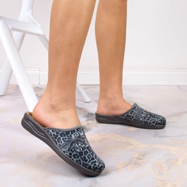 Pantoufles confortables grises pour femmes à imprimé léopard Inblu 7