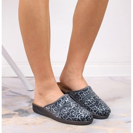 Pantoufles confortables grises pour femmes à imprimé léopard Inblu 8