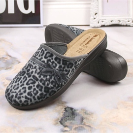 Pantoufles confortables grises pour femmes à imprimé léopard Inblu 4